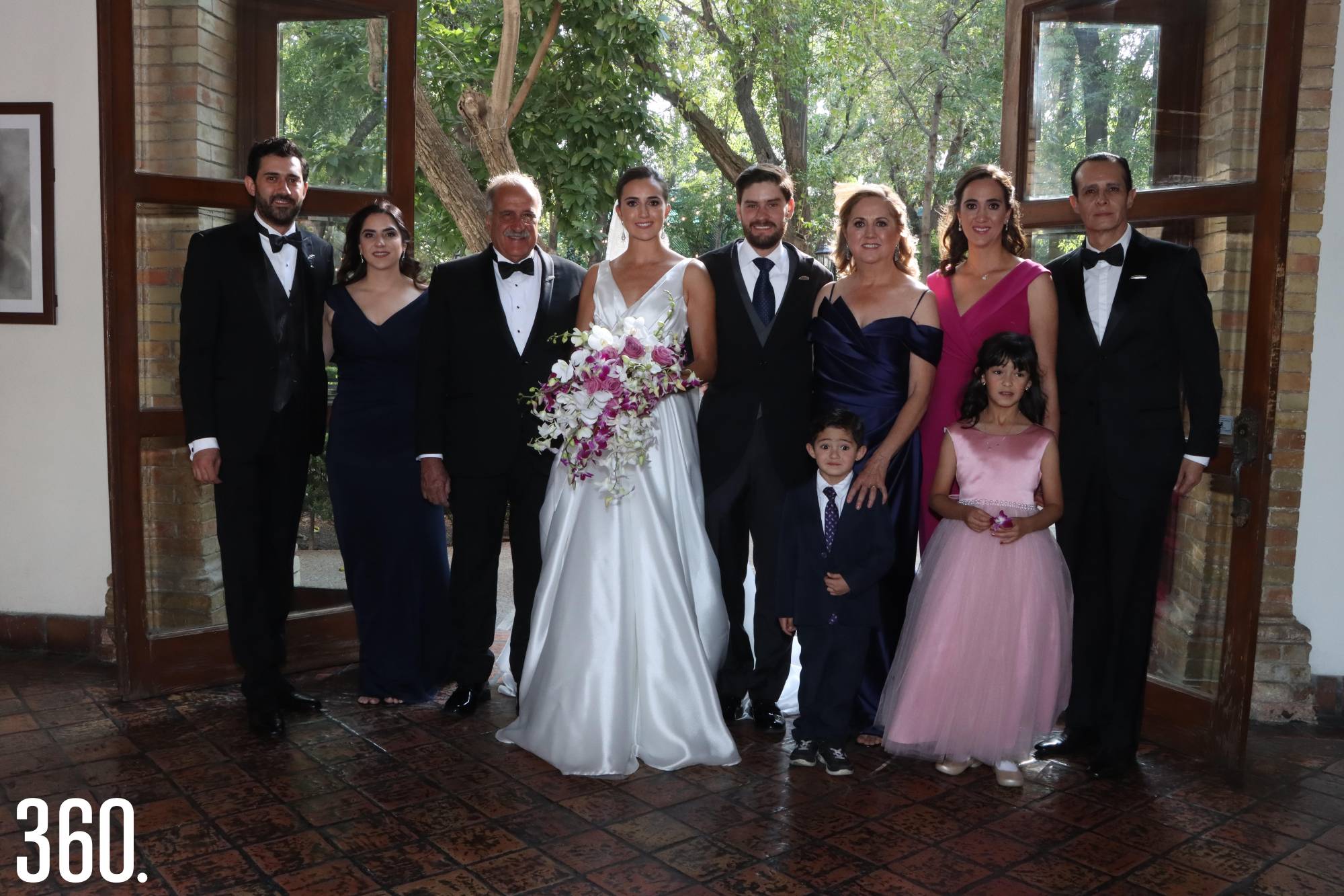 $!Sofía Elena y Rodrigo acompañados por la familia Aguirre Lobo.