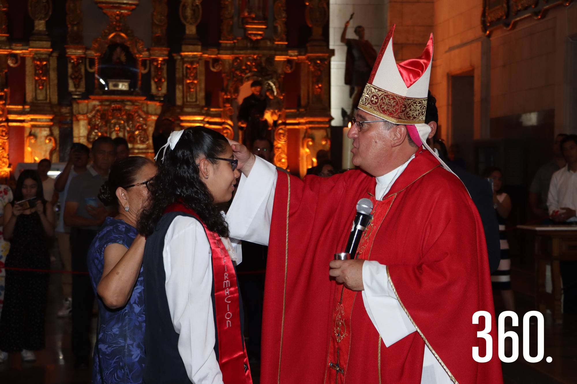 $!JÓVENES DEL COLEGIO LA PAZ RECIBEN LA CONFIRMACIÓN