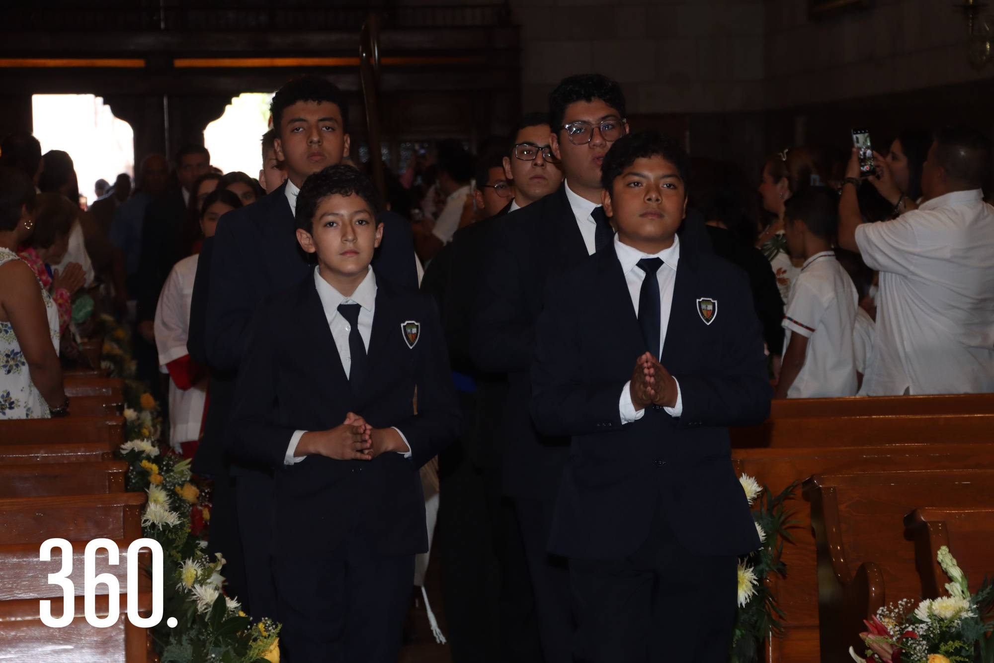 $!JÓVENES DEL COLEGIO LA PAZ RECIBEN LA CONFIRMACIÓN