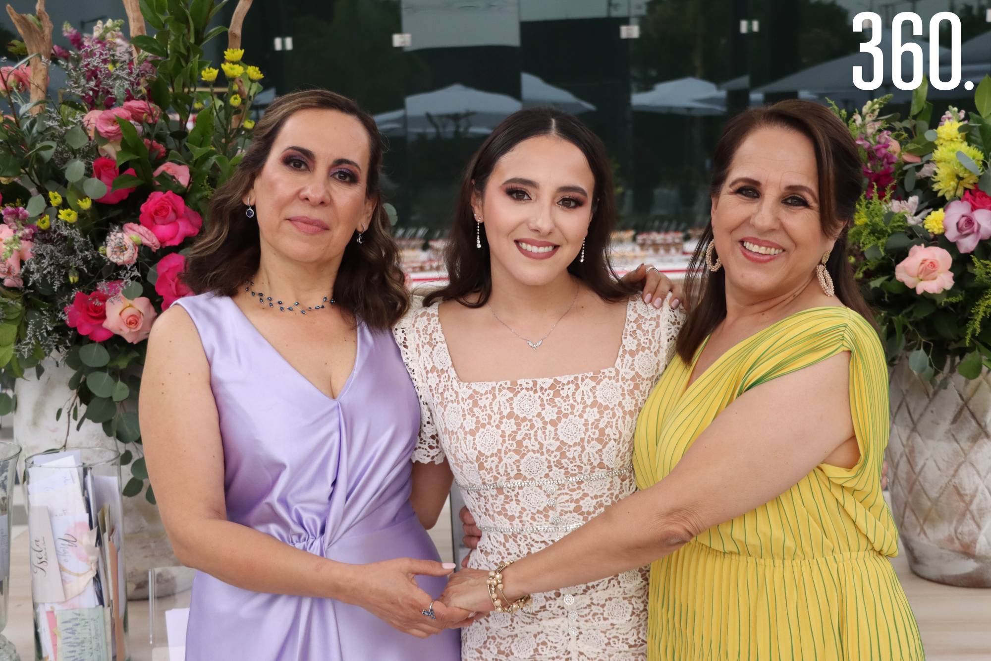 $!Daniela con su suegra Liliana Aguirre y su mamá Artemisa Ortegón.