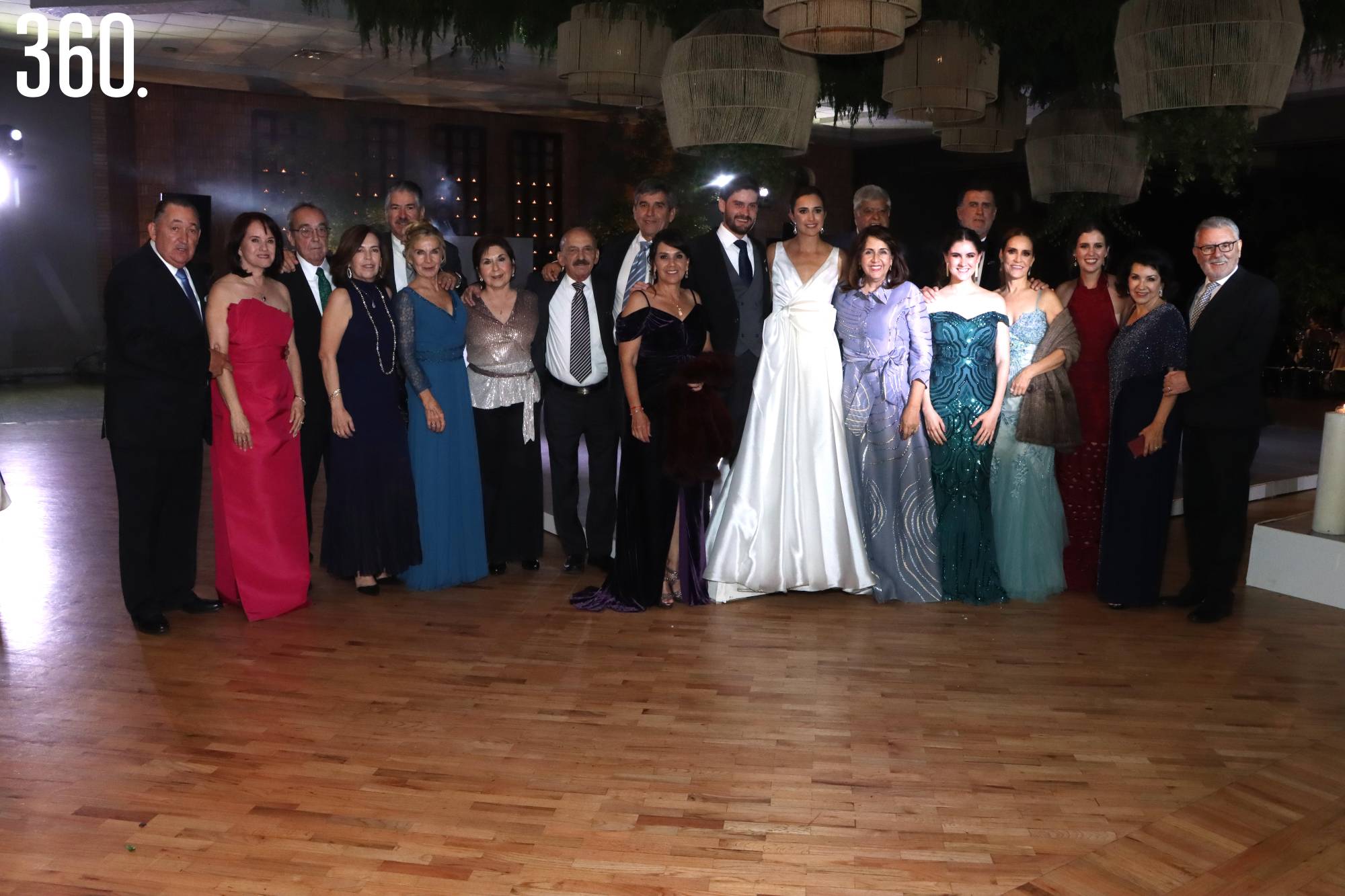 $!Rodrigo y Sofía Elena acompañados por amigos de sus padres.