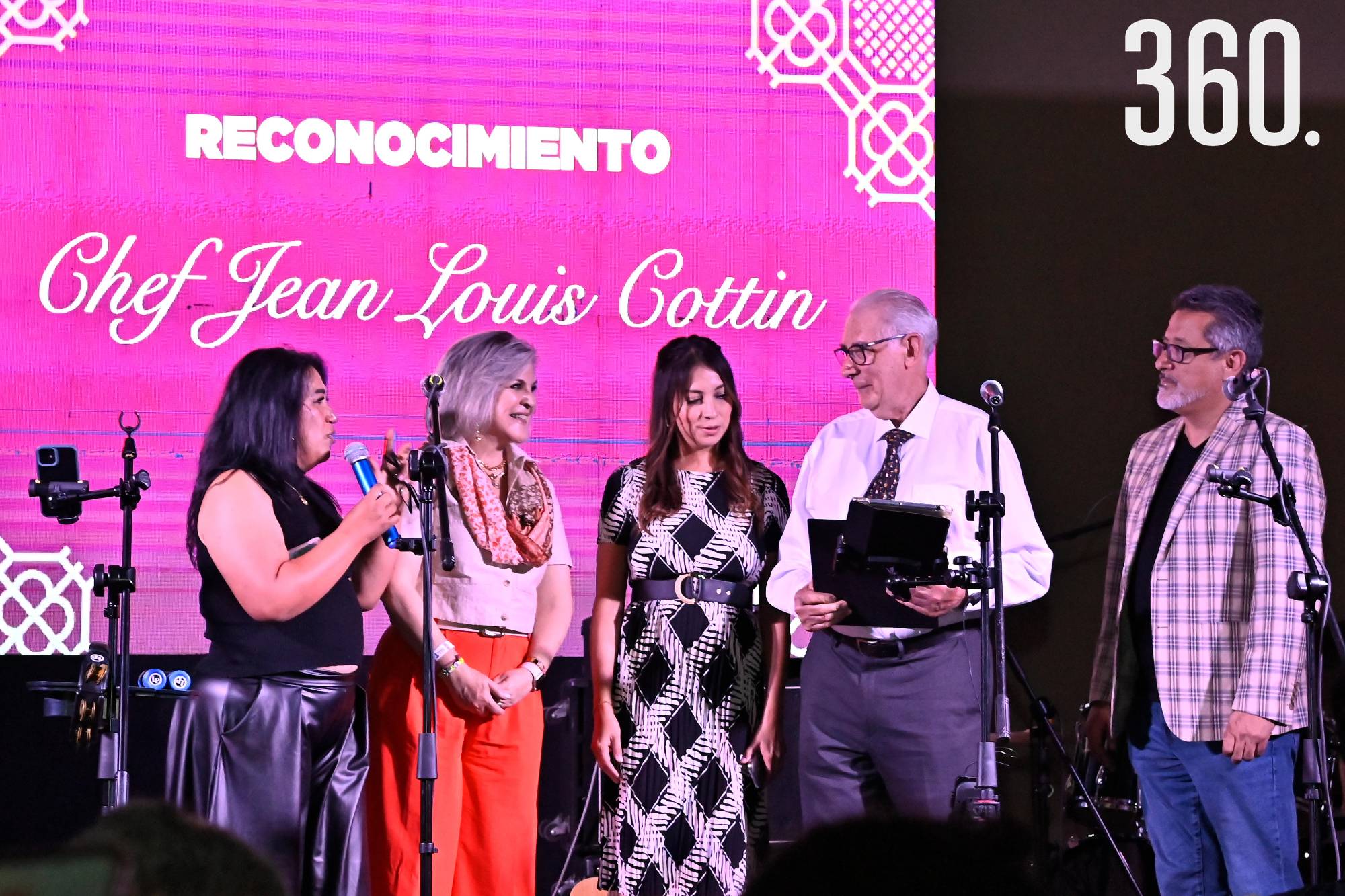$!“VIVE TU CENTRO” CIERRA CON BROCHE DE ORO