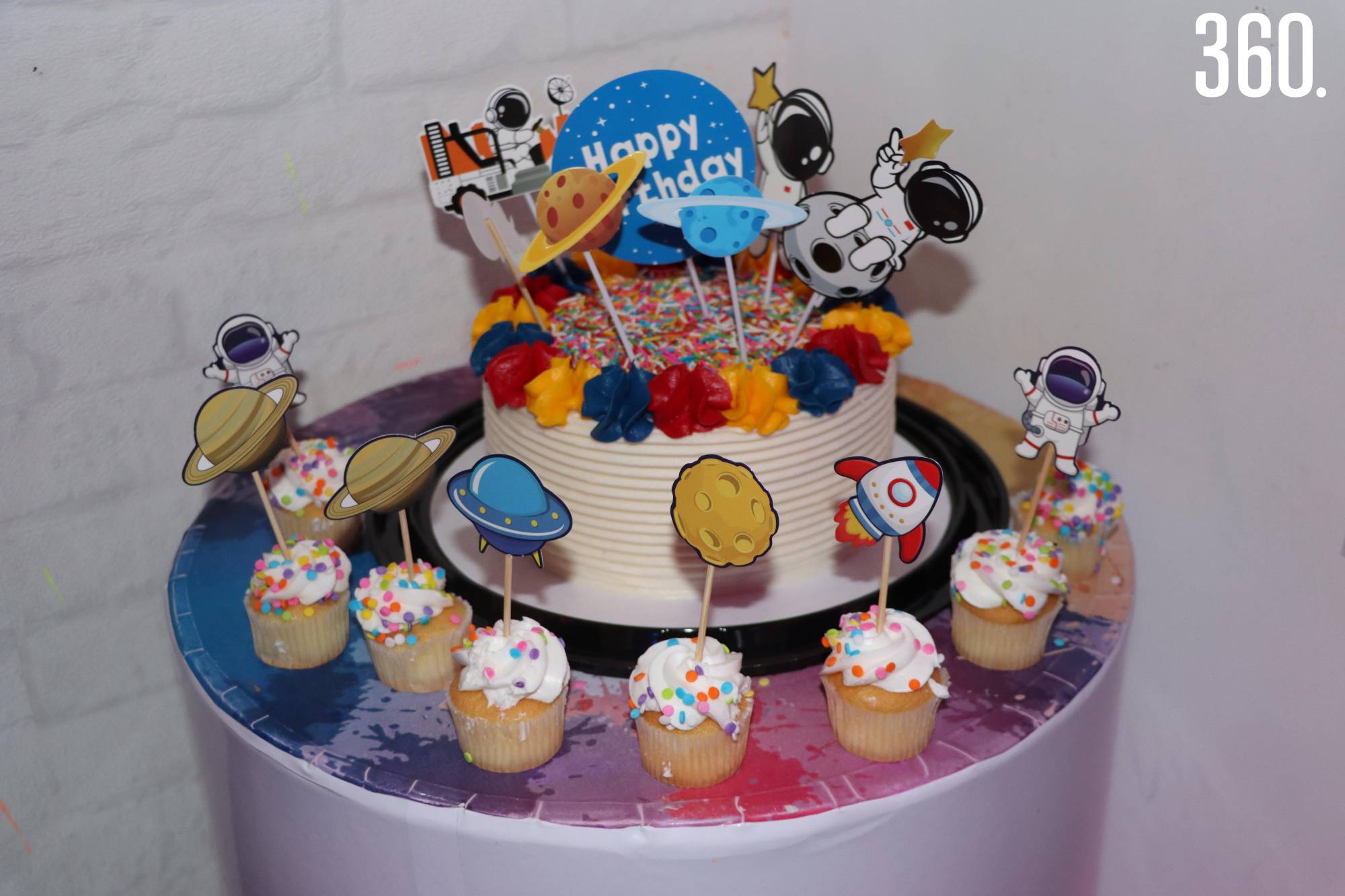 $!Pastel del cumpleañero.