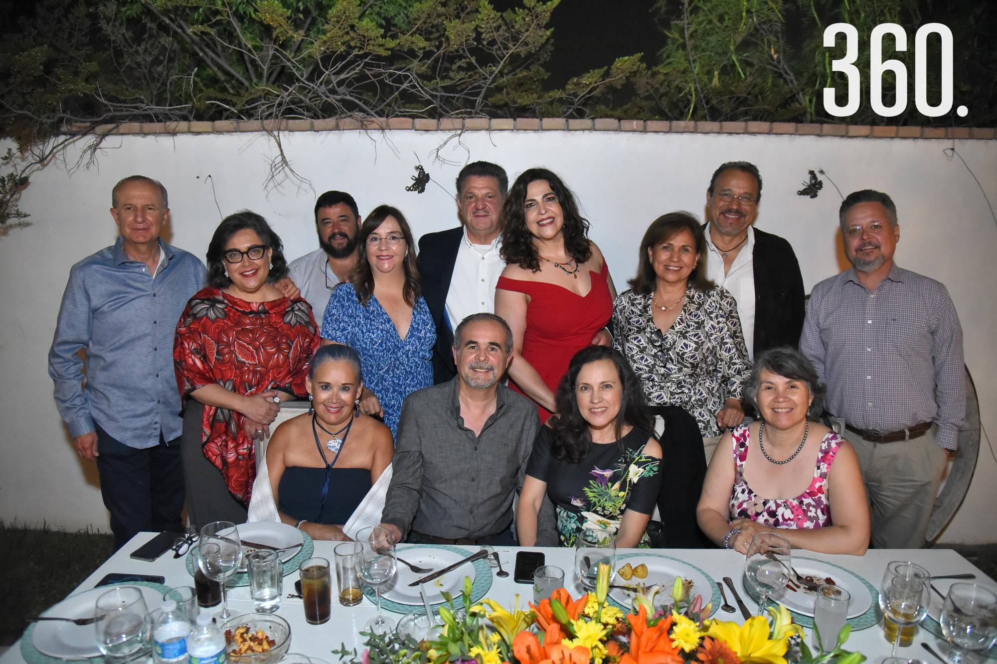 $!Beatriz Siller acompañada de sus amigos.