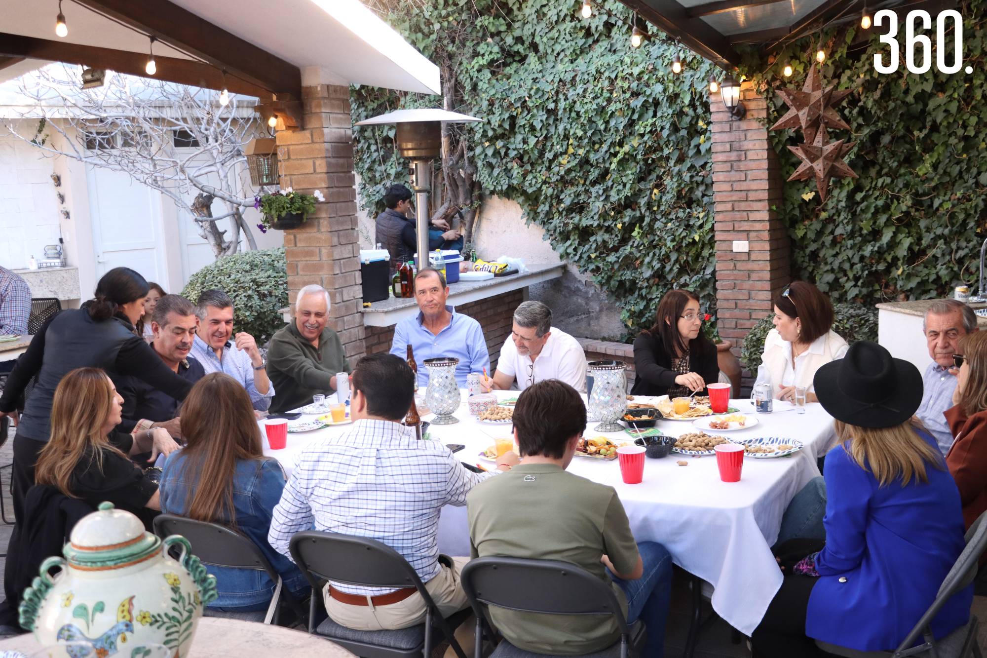 $!LA FAMILIA WAH SE REÚNE PARA VER EL SUPER BOWL