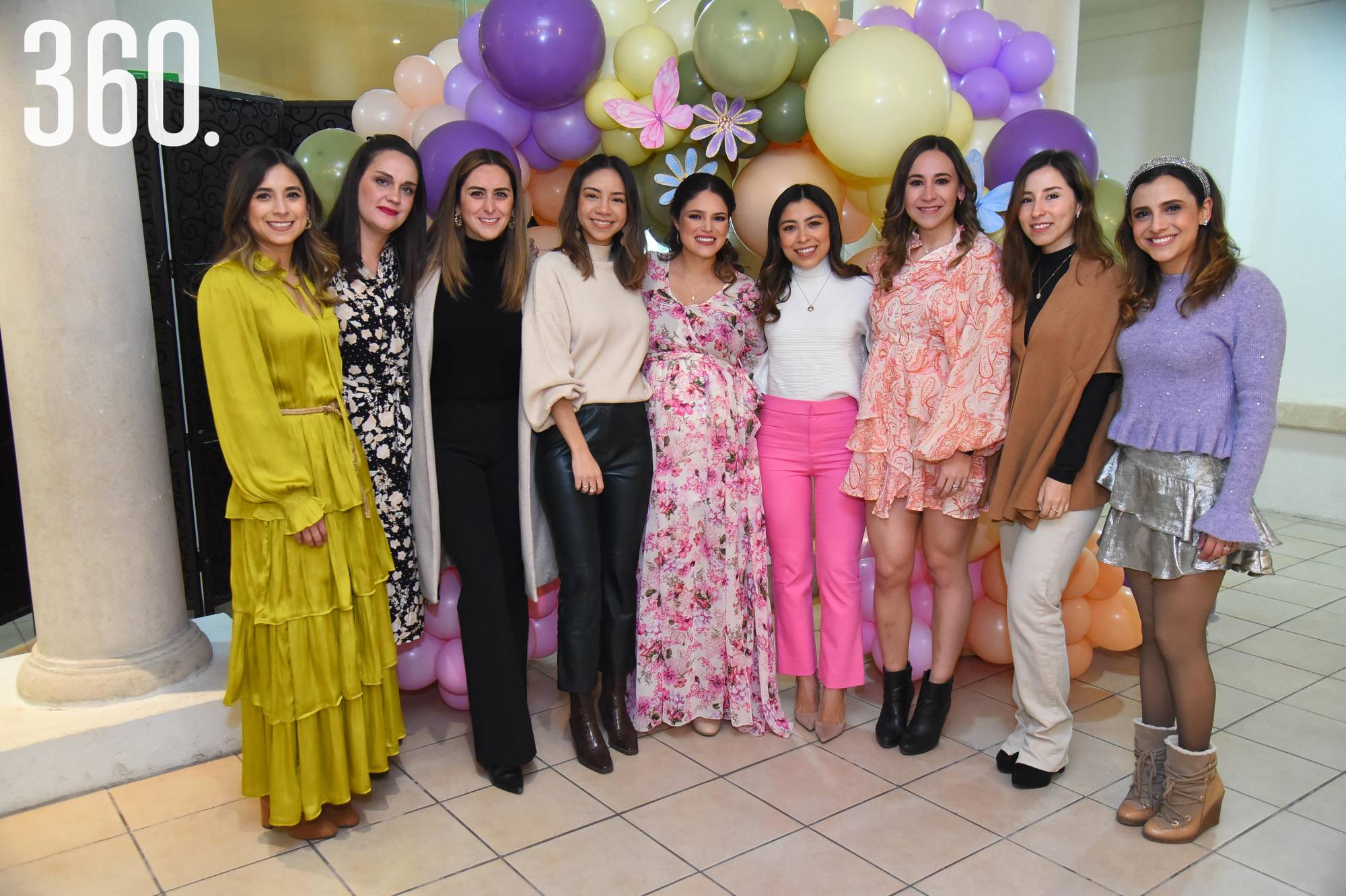 $!Annie Aguirre López con sus amigas.