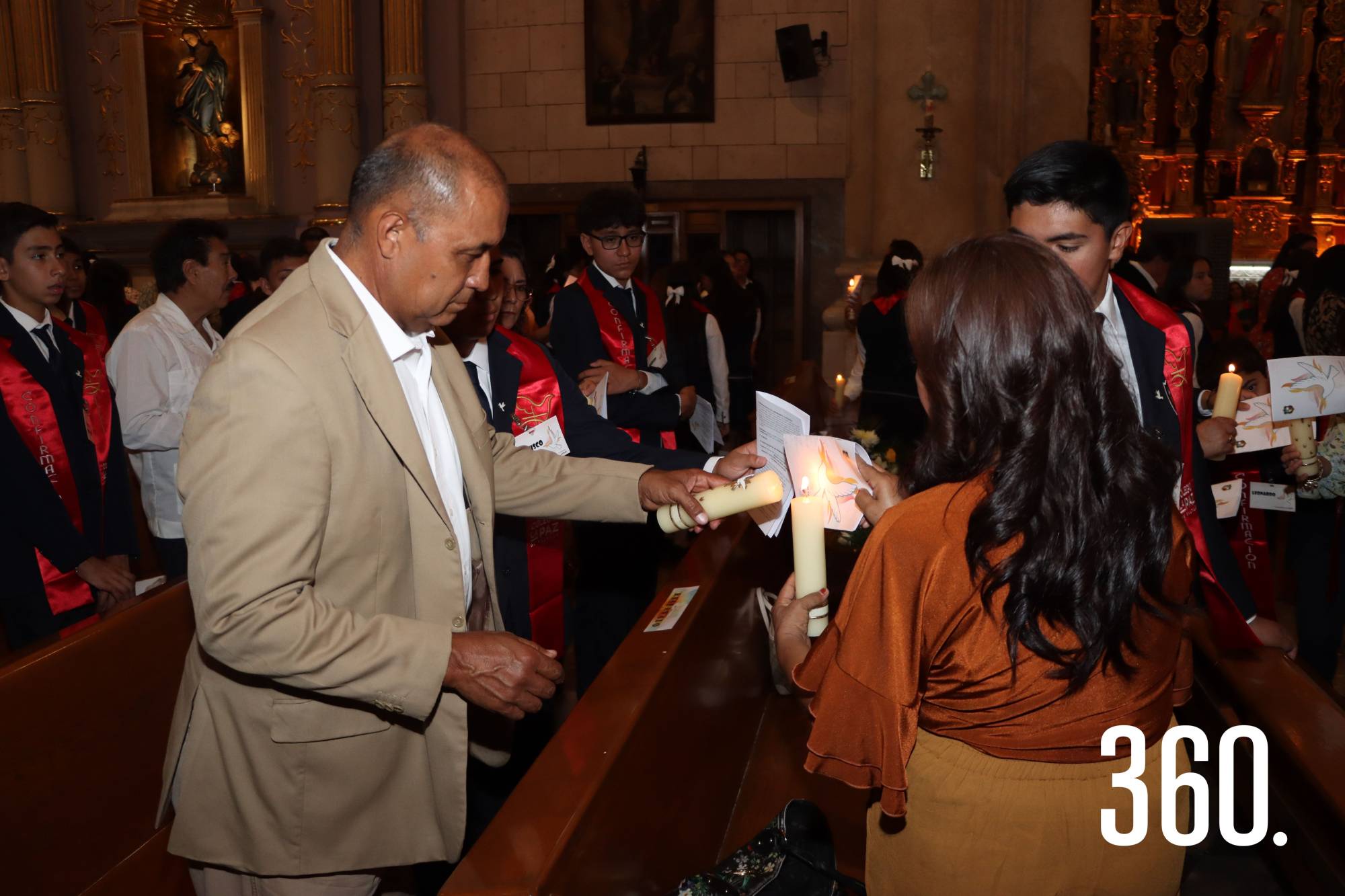 $!JÓVENES DEL COLEGIO LA PAZ RECIBEN LA CONFIRMACIÓN