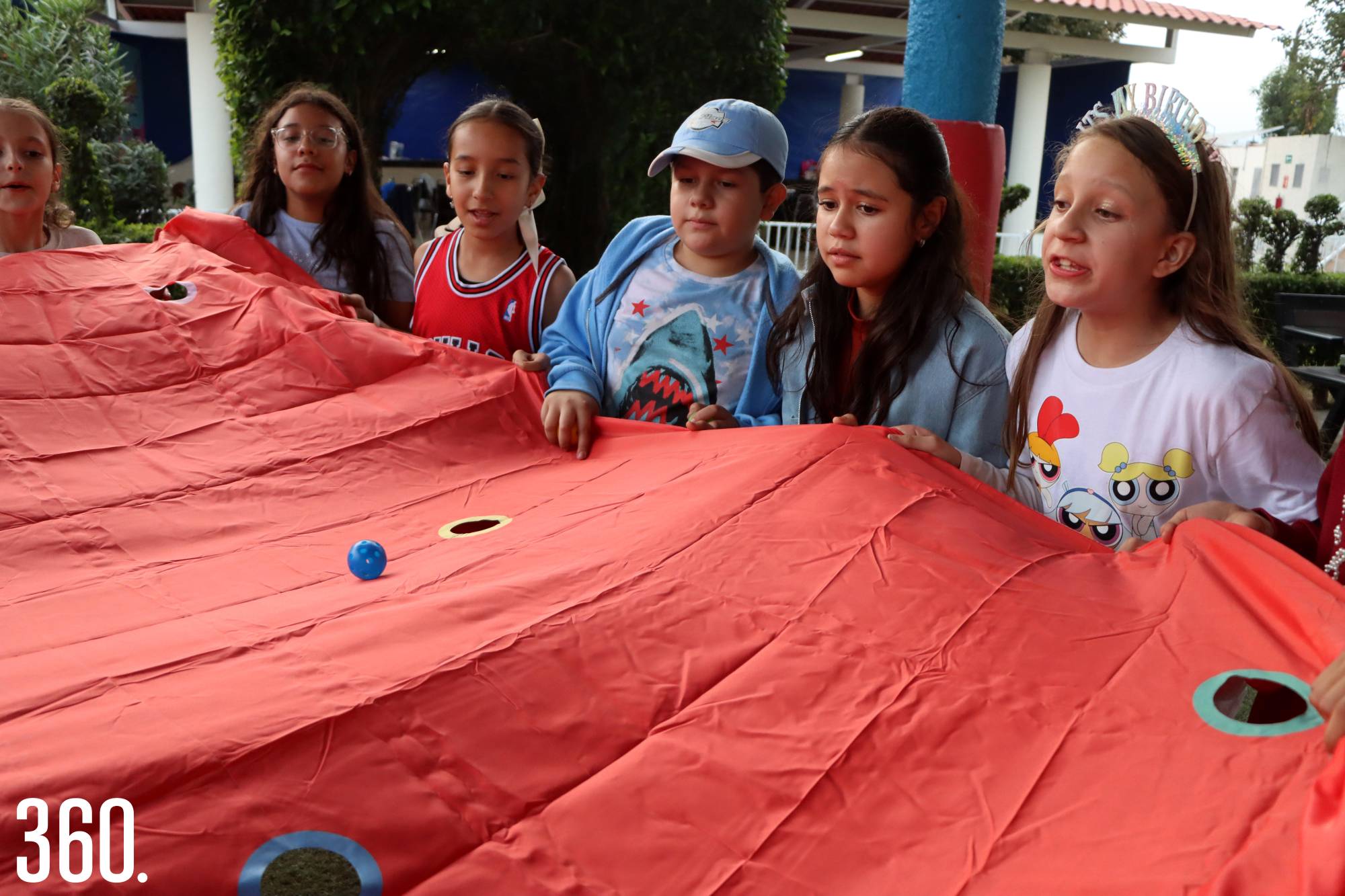 $!Dania Palacios, Natalia Solís, Aldo Flores, Lily Villarreal e Isabella Reyes, integrantes del equipo rojo.