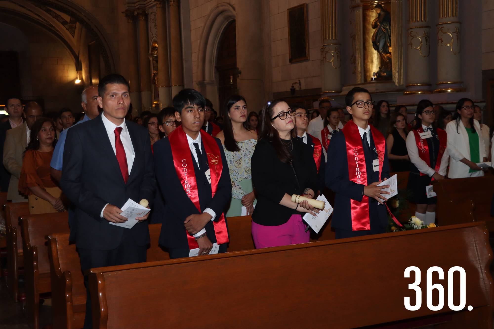 $!JÓVENES DEL COLEGIO LA PAZ RECIBEN LA CONFIRMACIÓN