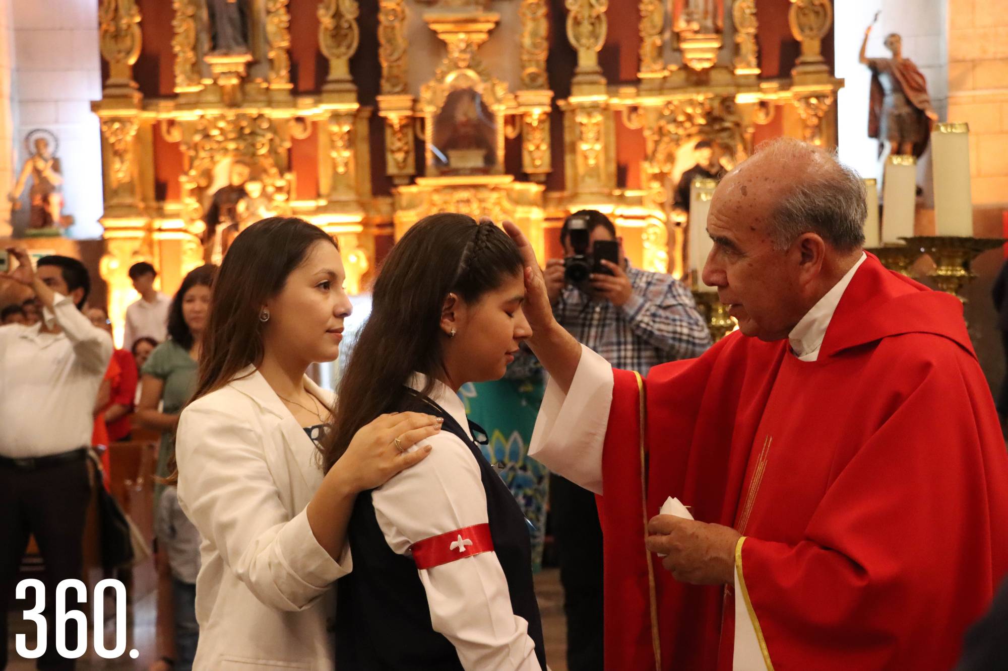 $!Los alumnos recibieron el Santo Crisma.