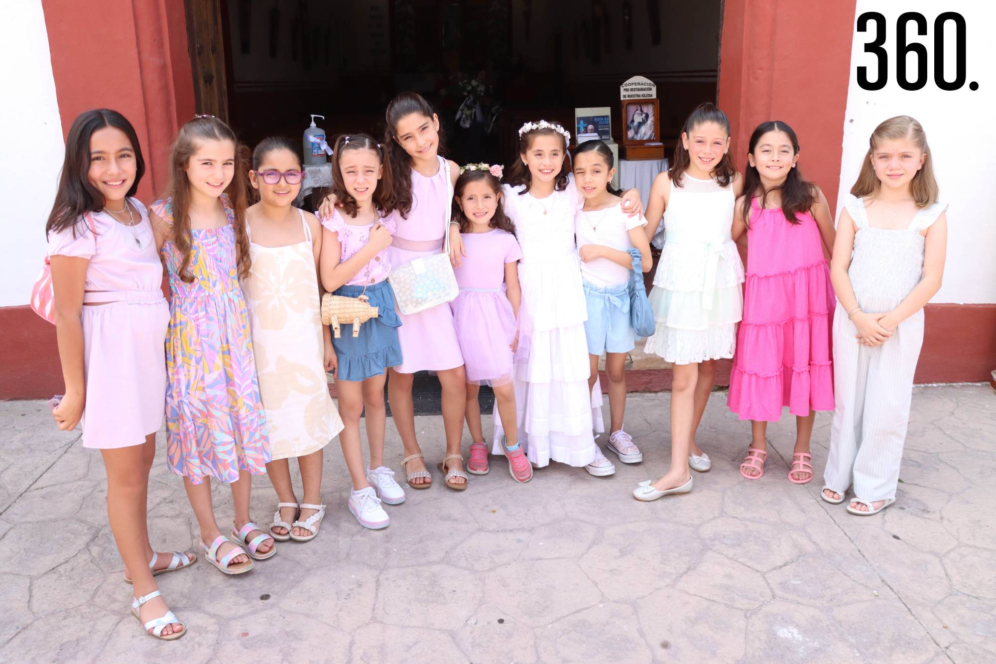 $!Mariángela con sus amigas, Natalia Cárdenas, Khaleesi Moncada, Valeria Valdés, María Sofía Gándara, Alea Iga, Isabella Lara, Elo Pereznegrón, Carolina Sáenz, Sofía Cárdenas, y Elva Zabroky.