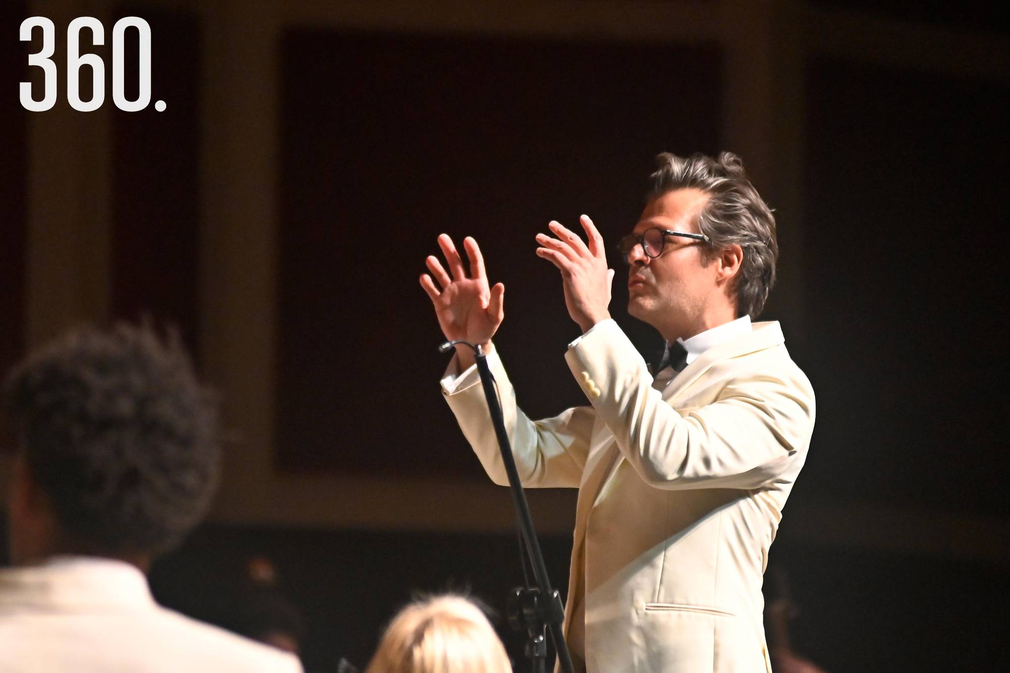 $!Natanael Espinoza se encargó de dirigir a la orquesta.