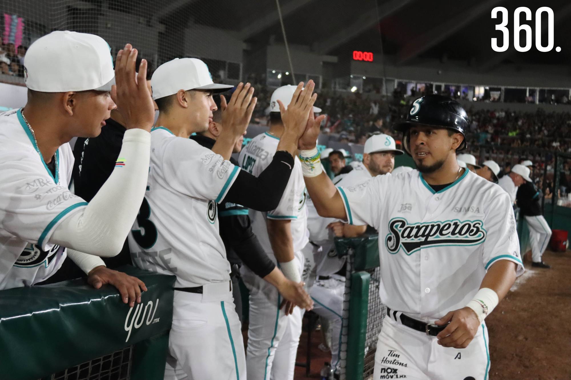 $!Con el poder del bat, los Saraperos vencieron a los Rieleros de Aguascalientes en el juego inaugural de la Temporada 2023.