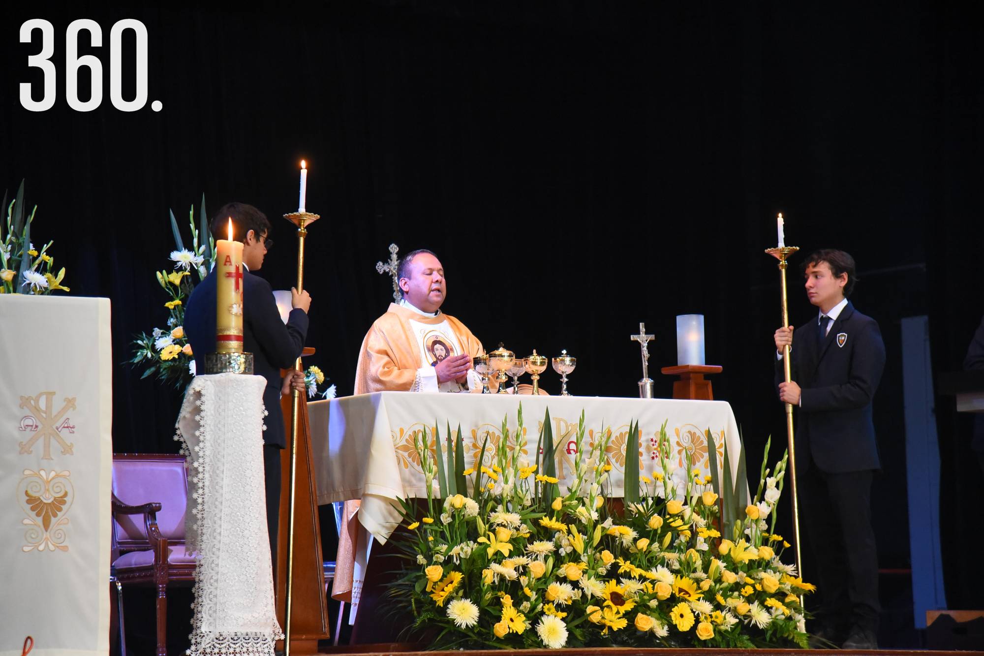 $!El Pbro. Fermín Parra ofició la Eucaristía.
