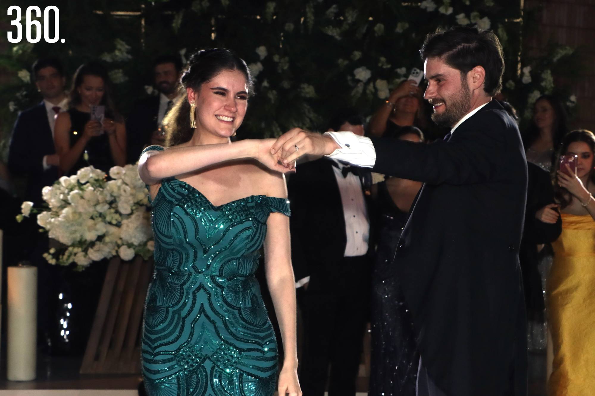 $!Rodrigo Herrera bailó con su hermana el tema “You’ll be in my heart”.