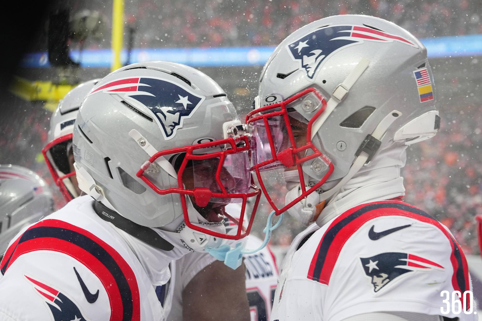 $!Carlton Davis III y Christian Gonzalez de Pats celebrando su pase al SB LX.