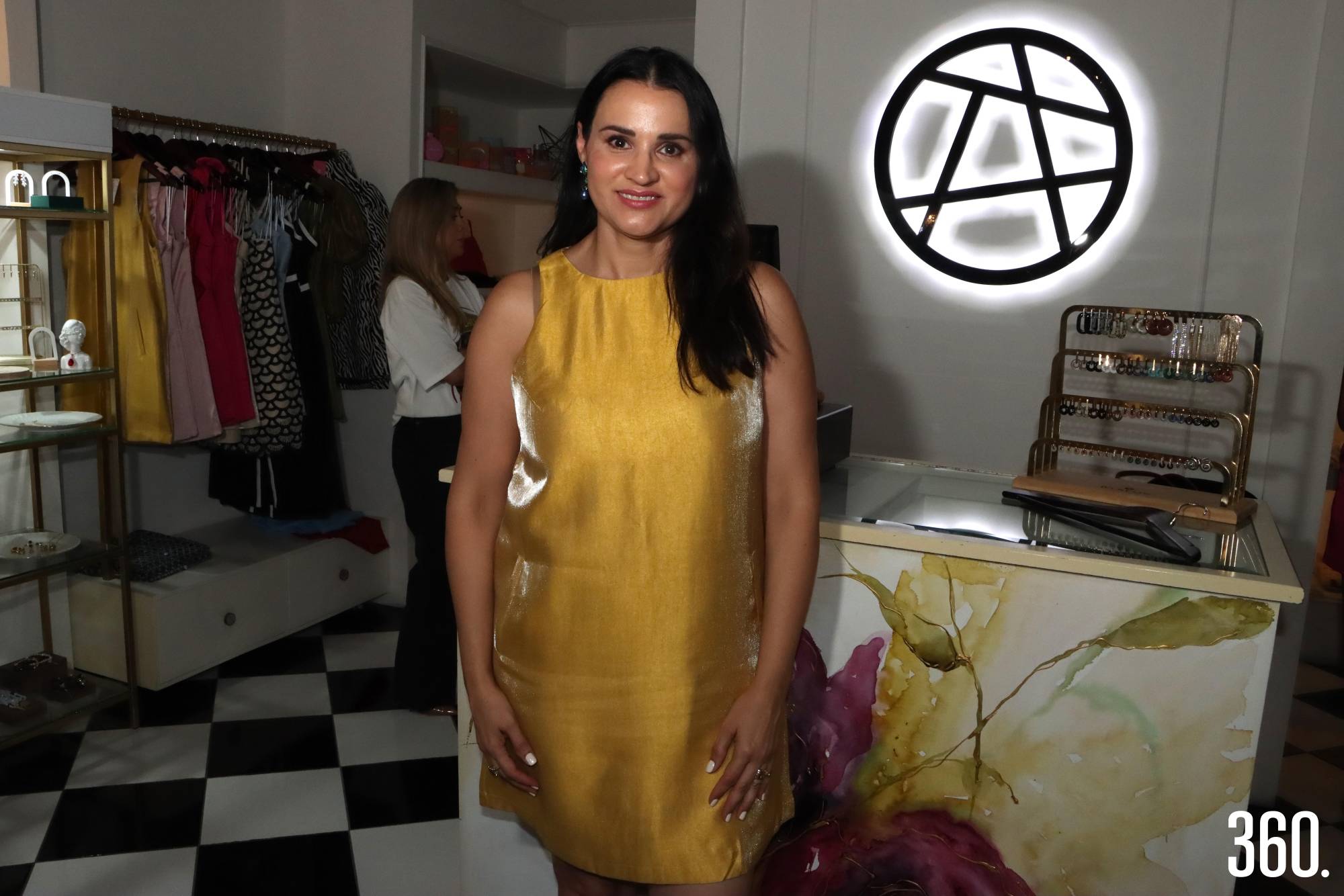 $!Maribel Ramírez dio la bienvenida a sus amigas y clientes a la presentación de su colección Otoño Invierno en Atelier Boutique.