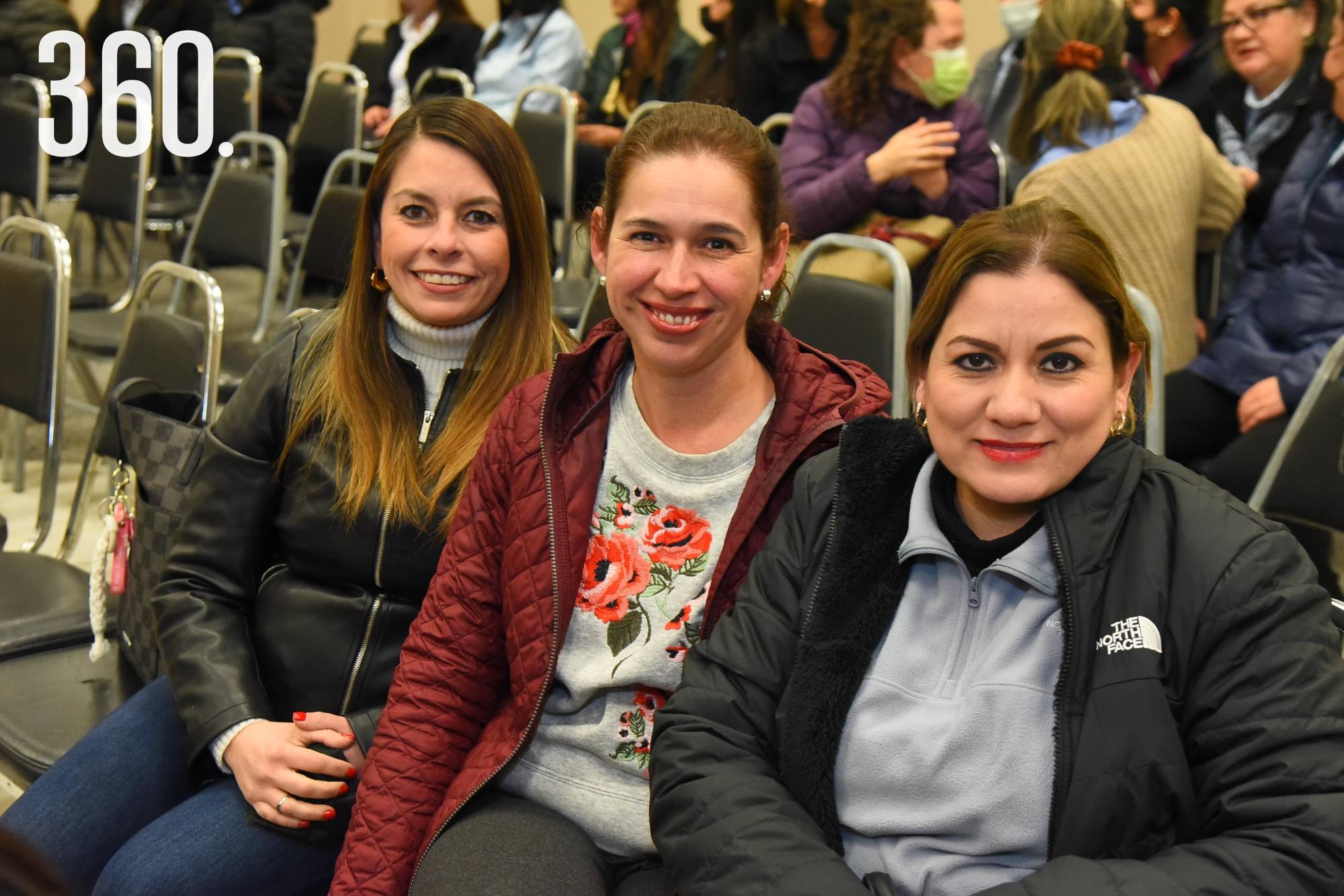 $!PADRES DE FAMILIA ASISTEN A CONFERENCIA &quot;HIJOS CON RAÍCES Y ALAS&quot;