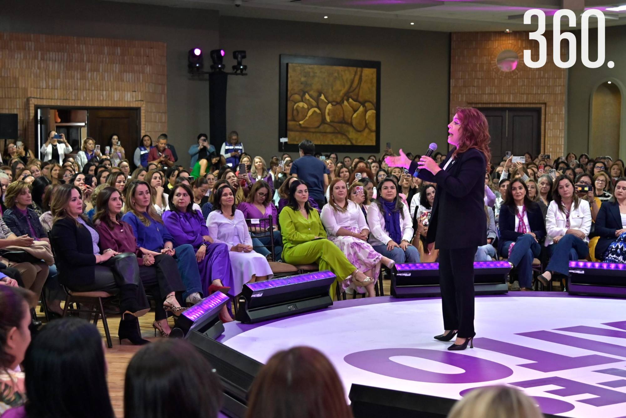 $!La conferencia se realizó en el marco del Día Internacional de la Mujer.