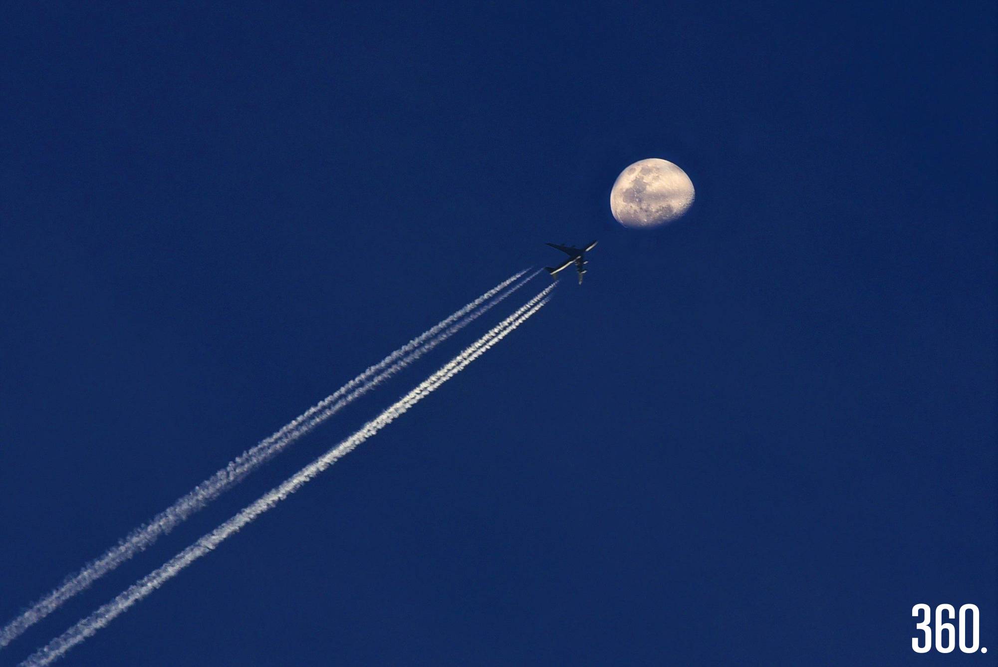 $!Luz plateada que transforma el paisaje urbano en un escenario sereno.