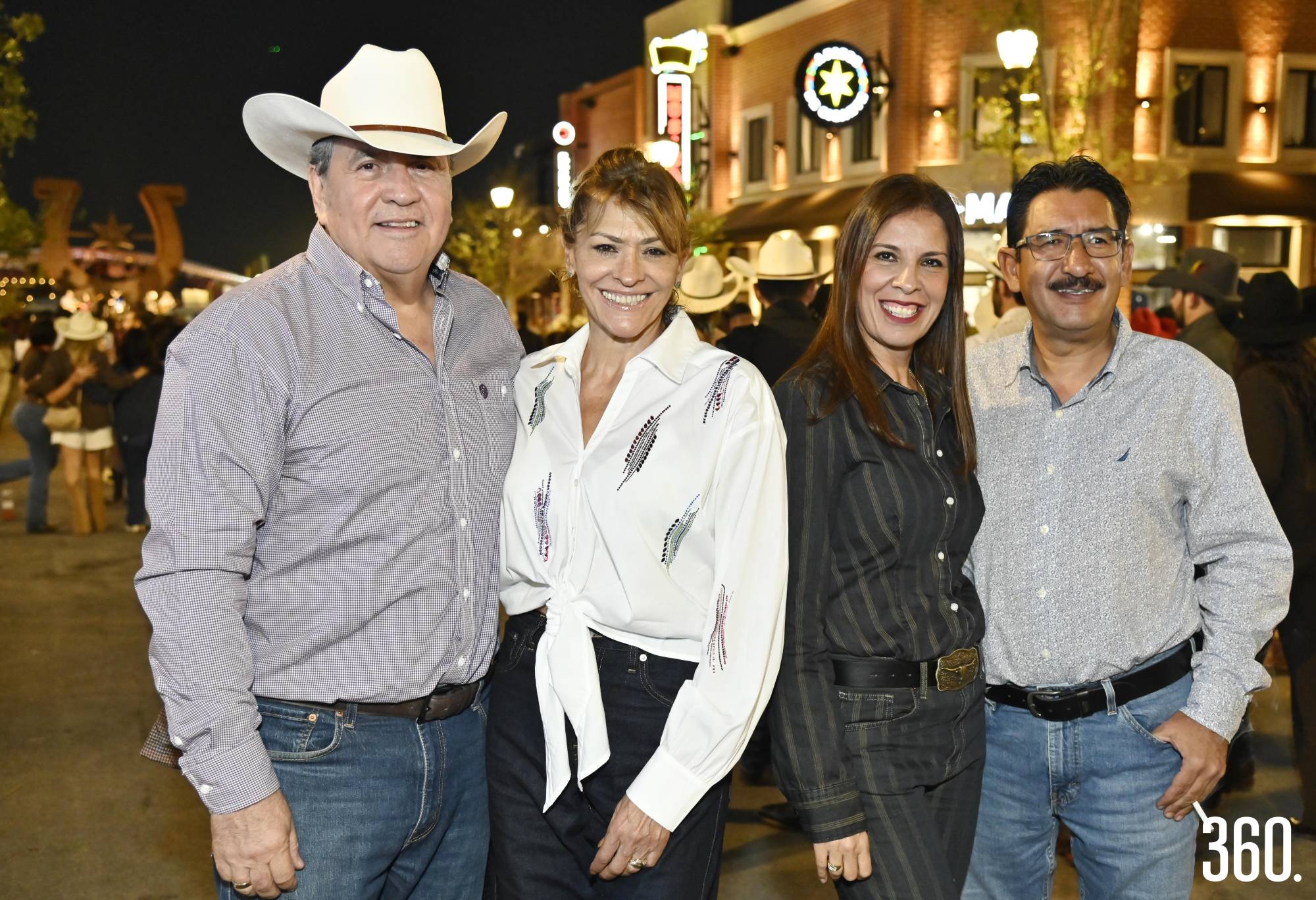 $!Armando Prado, Olivia Flores de Prado, Emma Salazar y Manuel Dainitín.