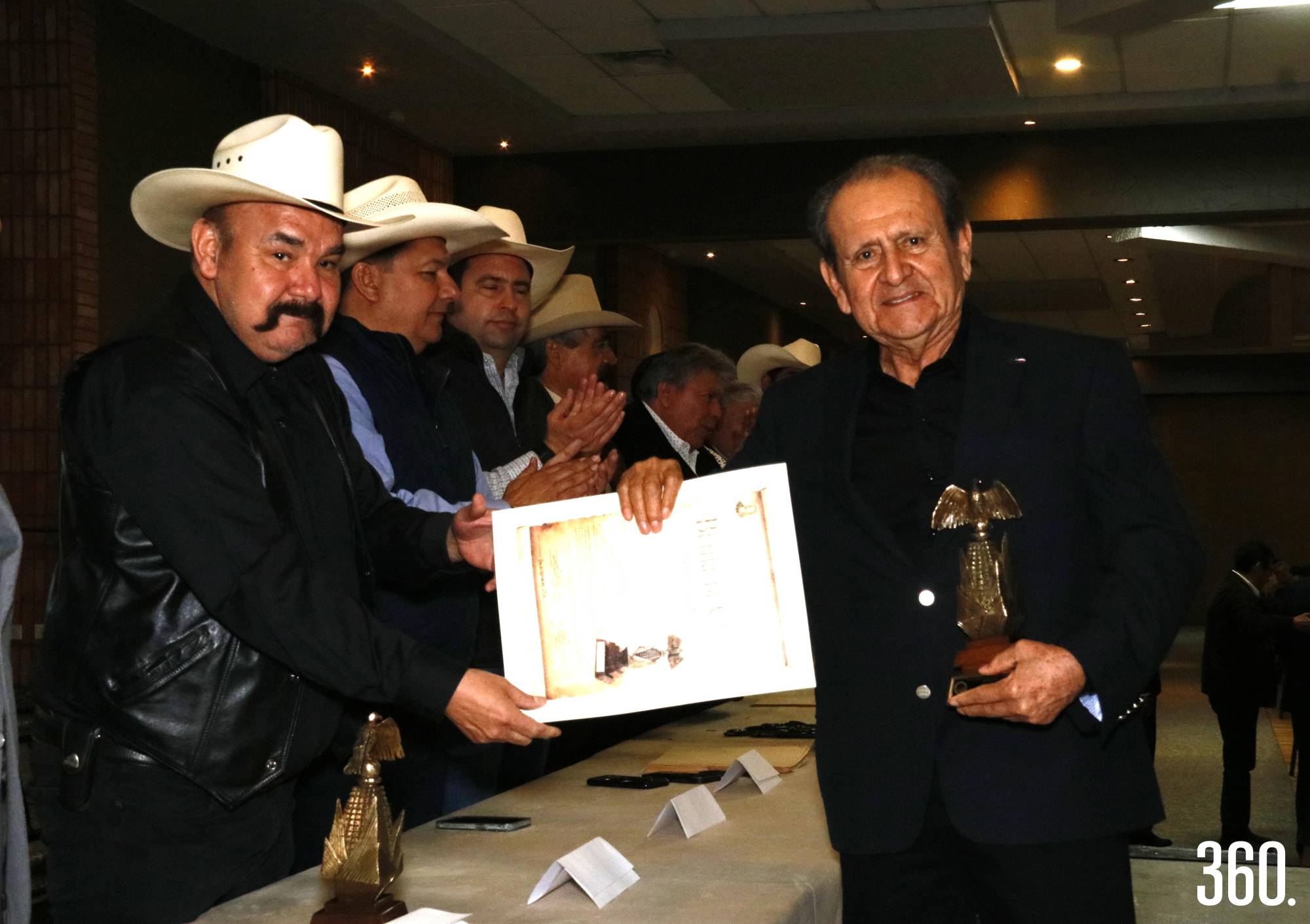 $!Pedro Cano Ríos por su gran trabajo en la investigación ininterrumpidamente desde 1994 recibió el Buitre de Oro.