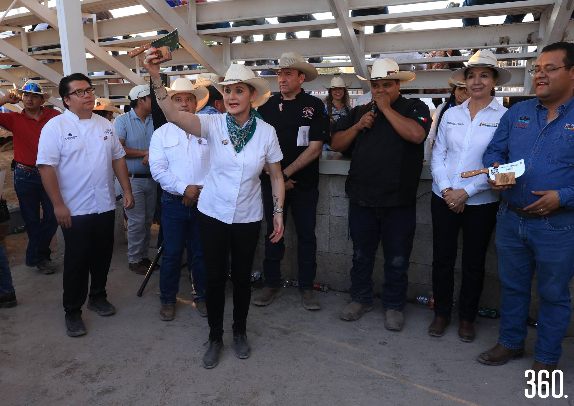$!Desde el corazón del norte y con sazón de experta, Paty Lomelí se luce en el jurado de “El Rey del Asador”, donde la carne asada es más que tradición: es examen final.