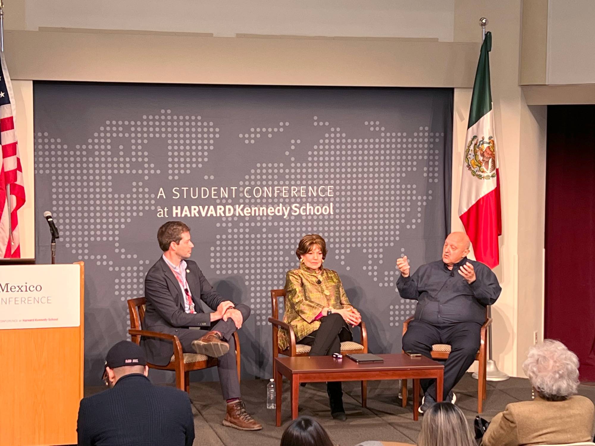 $!Panel con el ExSecretario de Educación Federal Dr. Reyes Tamez y la Secretaria de Educación de N.L. Dra. Sofialeticia Morales.