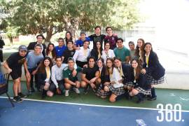 ALUMNOS DEL CUMBRES DICEN ÁDIOS