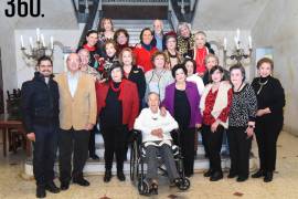 CELEBRAN SU AMISTAD