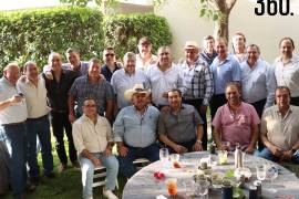 FESTEJAN EXALUMNOS DEL CUMBRES