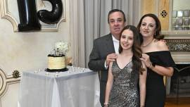 Anapaty con sus padres, Armando Boone y Gabriela Martínez.