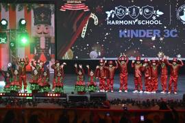 Alumnos brindaron un espectáculo lleno de luces, coreografías y espíritu navideño.