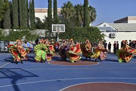 Grupo de baile folklórico del Ateneo Fuente.