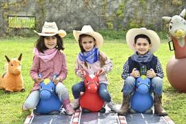 Constanza Pacheco, Valentina de la Peña y José Juan Cabello.