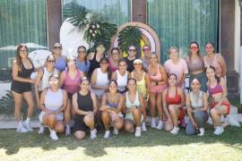 Dinorah con todas sus amigas.