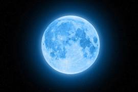 La rareza de la Luna Azul se convierte en una metáfora sobre la vida, la existencia y los momentos irrepetibles que nos transforman.