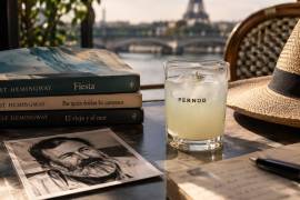 Ernest Hemingway, Premio Nobel de Literatura en 1954, convirtió ciudades, cafés, comidas y bebidas en parte esencial de su universo literario.