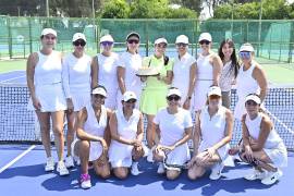 Olga Herrera junto a sus amigas.