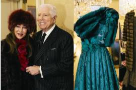 Dennis Basso posa durante la presentación de su colección en la Semana de la Moda de Nueva York 2026, inspirada en el glamour nocturno de Manhattan.