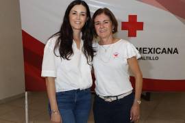 Yoyis Pérez con su mamá, Yoyis Flores, presidenta del Comité de Damas de la Cruz Roja.