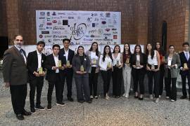 Comité organizador coordinado por la maestra Sofía Arizpe y sus alumnos Rodrigo Anzures, Regina Ávila, Alexandra Chávez, Giuliana Fuentes, Regina García, Rodrigo José González, José Rodolfo Martínez, Julia Saldaña, Gladys Alejandra Torre, Eduardo Treviño, Paloma Valdés y Renata Vázquez, acompañados por Jorge Alanís, director del COLAM y Benito Gaytán, director de High School.