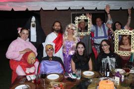 Todos los asistentes a la fiesta.