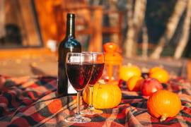 El influjo de la luna guía la vid y realza los matices del vino en cada fase lunar.