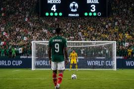 Ante el cobro más importante de su vida, Julián Quiñones carga el peso de dos países y un sueño mundialista.
