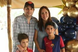 Rodrigo con sus papás Julieta Aburto y Eduardo Díaz y su hermano, Rodrigo Díaz.