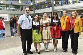 Jorge y Paola Alanís, Mariana Sánchez, Elia Chávez, Tamara Martínez y Eva Leistenschneider.