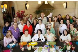 Tey junto a sus familiares.