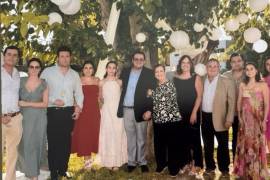 Guillermo Osuna Flores, Diana Garza, Daniel Kuess, Patricia Osuna, los novios, Coty Mier, Patricia Flores, Guillermo Osuna, Raúl Osuna, Paulina Villarreal, María Andrea Osuna y Luis Ángel Flores Cantú.