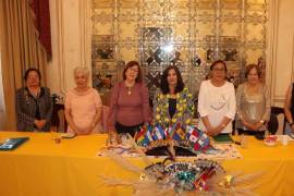 Elsa Valdez, Rosy Guajardo, Angélica Zertuche de Candelas, Dalia Rodríguez de Rodríguez, Lupita Costilla, Maisy de Gómez y Tere Colunga, mesa directiva.